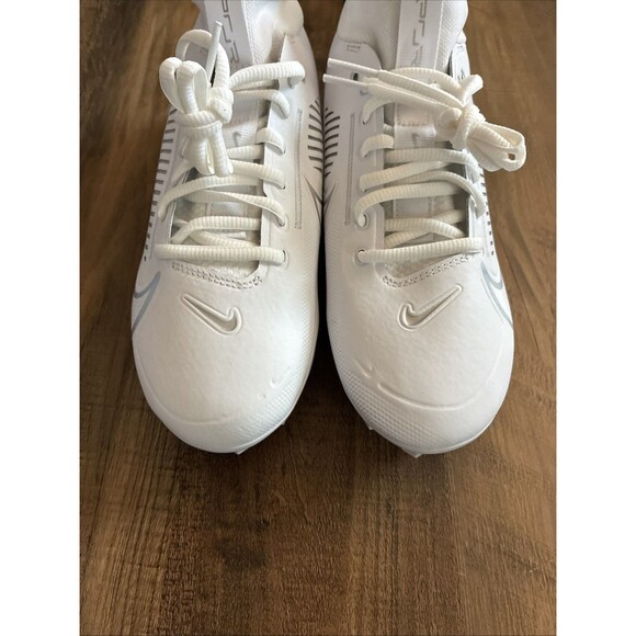 Athletic_Shoes